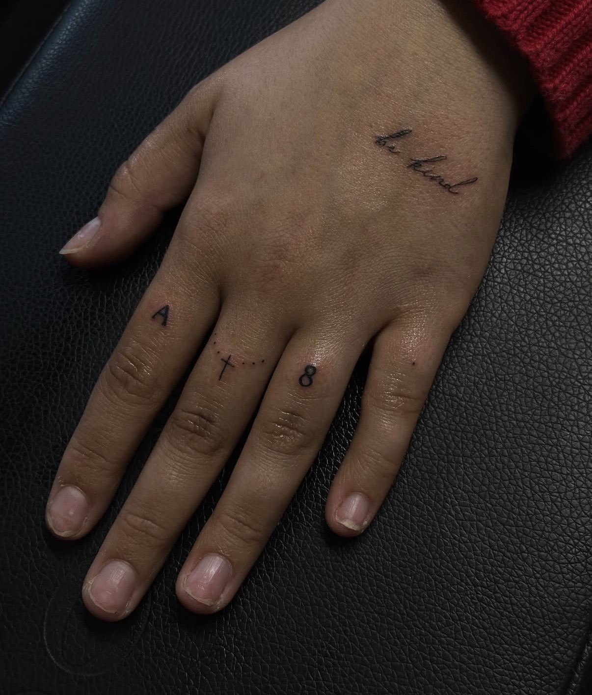 Handpoke · Schriftzug